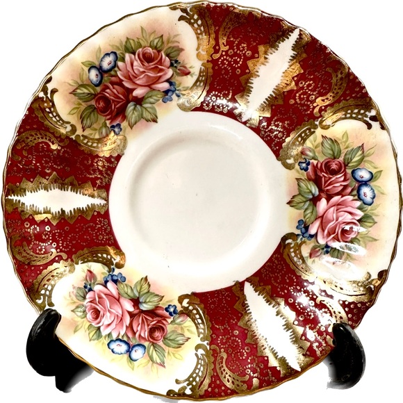 Paragon Tea Cup and Saucer Roses with 22k Gold Trim and Detailing - Picture 4 of 8